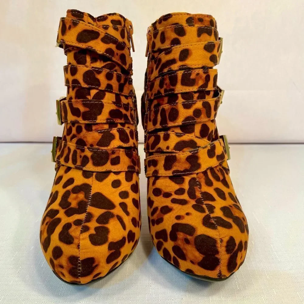 CHEETAH ANKLE BOOTIE w INSIDE ZIPPER 4.5” HEELS SIZE 8 NEW by CHARLOTTE RUSSE - Picture 5 of 9